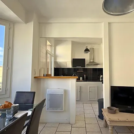 Apartment T3 Climatise Coeur De Ville, & Gare A Pied Saint-Raphael (Var)